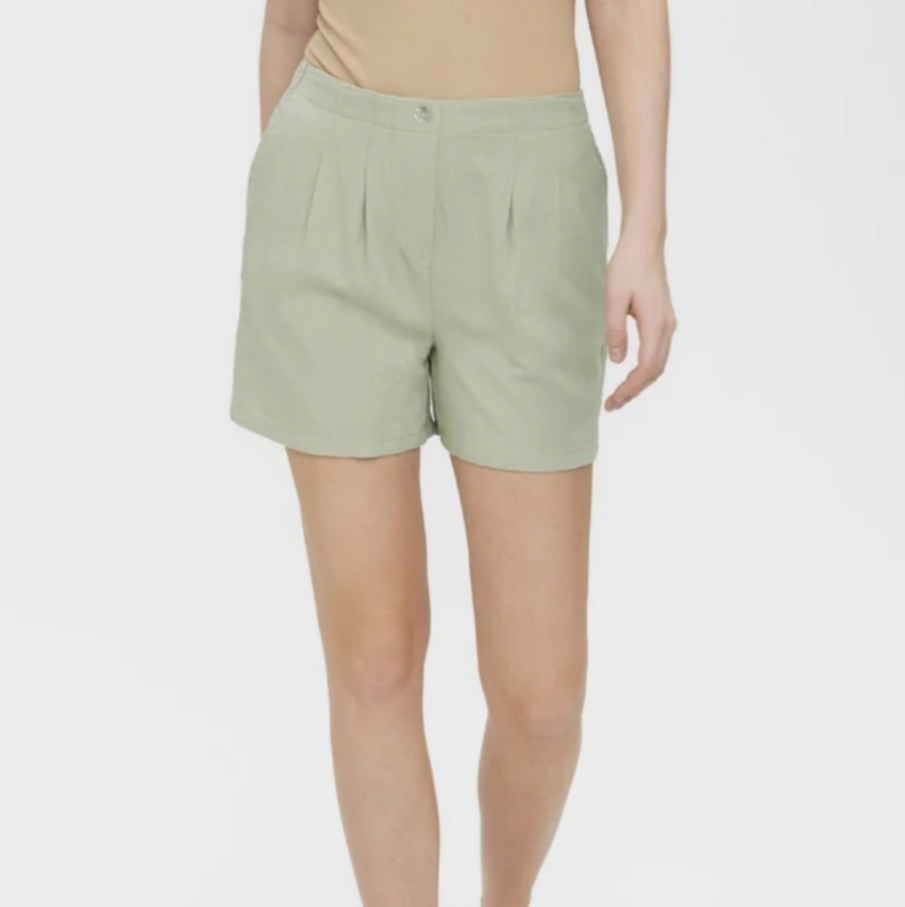 Brand New  with Tags Vero Moda Jesmilo High Rise Shorts | Light Green Size XS